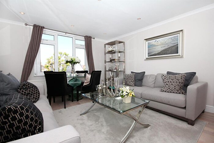 3 Bedroom Flat To Rent In Westbury Road, W5