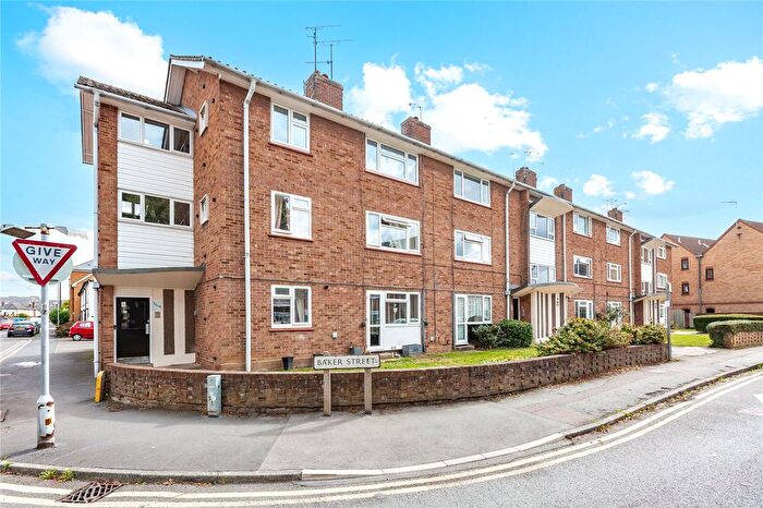 2 Bedroom Flat For Sale In Baker Street, Chelmsford, Essex, CM2