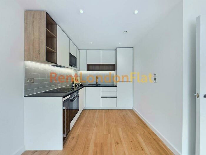2 Bedroom Flat To Rent In Beaufort Square, Colindale, &# Bedrooms Modern, NW9