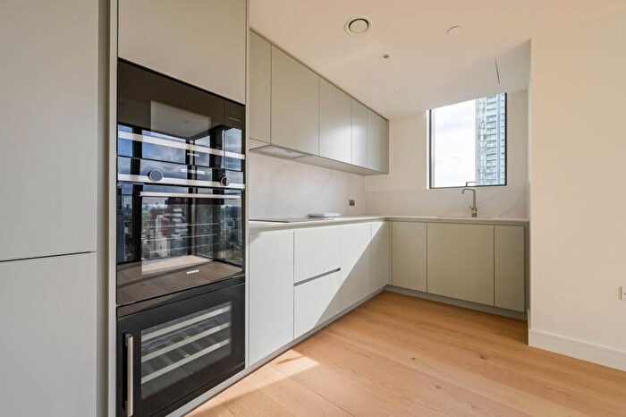 2 Bedroom Flat To Rent In Harcourt Tower, Canary Wharf, London, E14