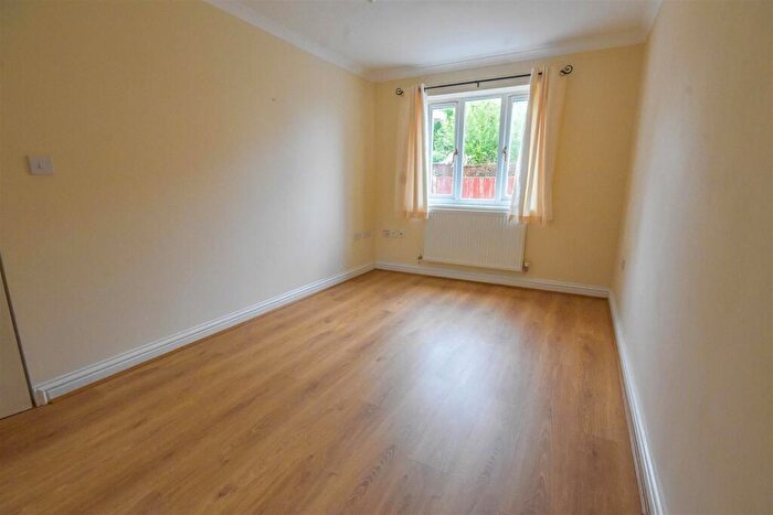1 Bedroom Flat To Rent In High Street, Cam, GL11