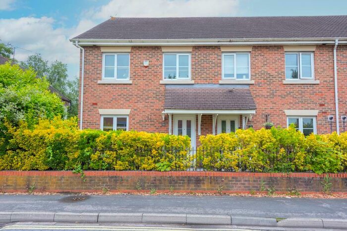 3 Bedroom End Of Terrace House To Rent In Blackwater, GU17