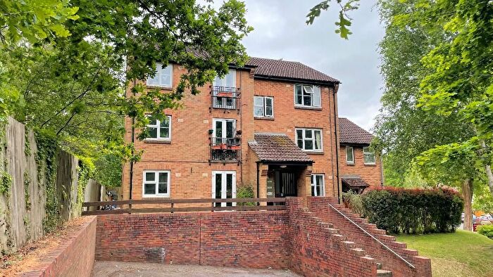 2 Bedroom Flat To Rent In Wych Hill Park, Woking, GU22