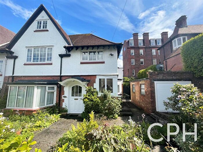 5 Bedroom Property For Sale In Holbeck Road, Scarborough, YO11
