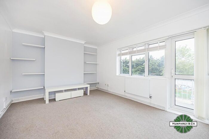 2 Bedroom Flat To Rent In Ramsay Gardens, Romford, RM3