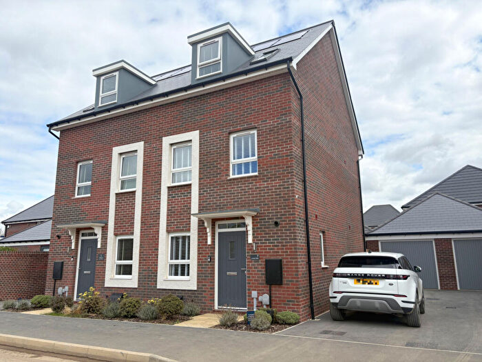 3 Bedroom Town House For Sale In Juneberry Road, Ashchurch, Tewkesbury, GL20