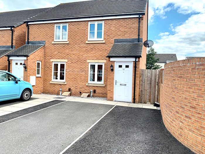 2 Bedroom Property To Rent In Ash Tree Gardens, Leeds, LS14