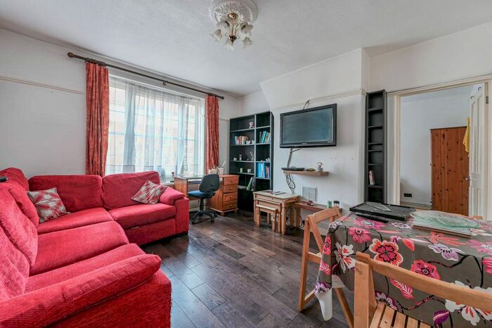 2 Bedroom Flat To Rent In Oval, Oval, London, SE11