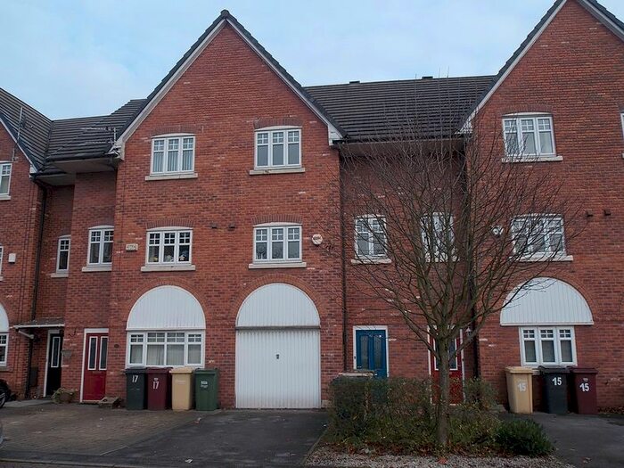 3 Bedroom Town House To Rent In Harbury Close, Bolton, BL3