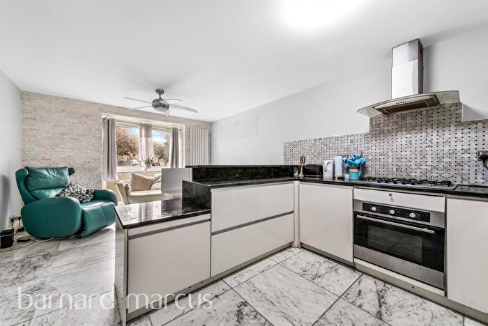 3 Bedroom Apartment For Sale In Morland Road, Croydon, CR0