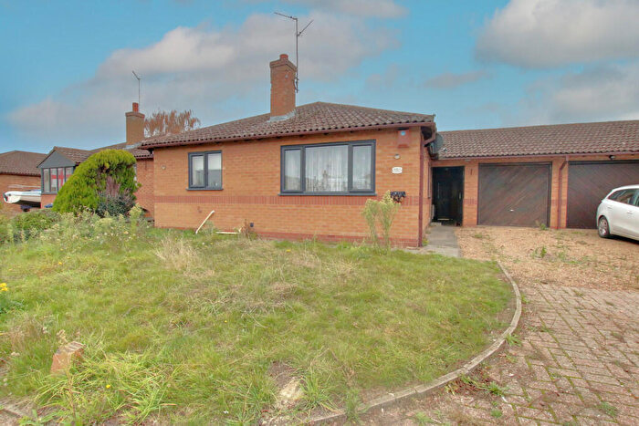 2 Bedroom Detached Bungalow For Sale In James Gage Close, Chatteris, PE16