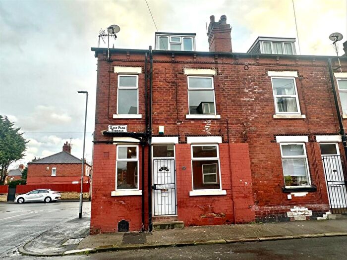2 Bedroom End Of Terrace House To Rent In East Park Terrace, Leeds, LS9