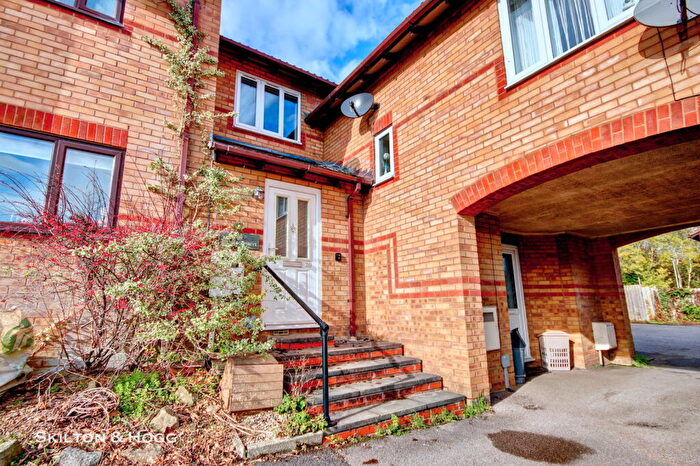 3 Bedroom Terraced House For Sale In Sherwood Drive, Daventry, NN11