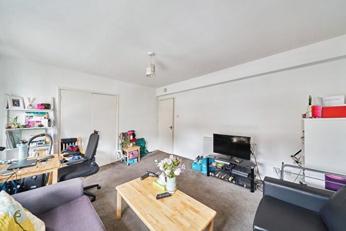 1 Bedroom Flat To Rent In Bedford Hill, SW12