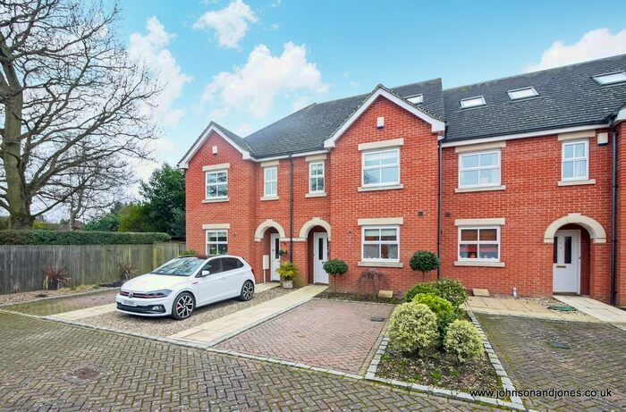 4 Bedroom Terraced House To Rent In Holly Gate, Addlestone, KT15