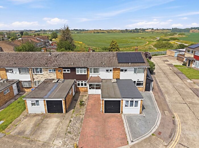 3 Bedroom Terraced House For Sale In Byron Gardens, Tilbury, RM18