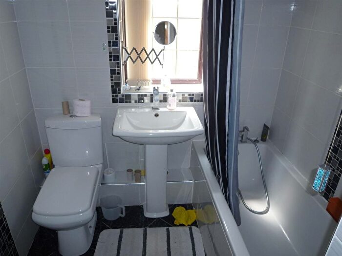 5 Bedroom Semi-Detached House To Rent In Halfway Avenue, LU4