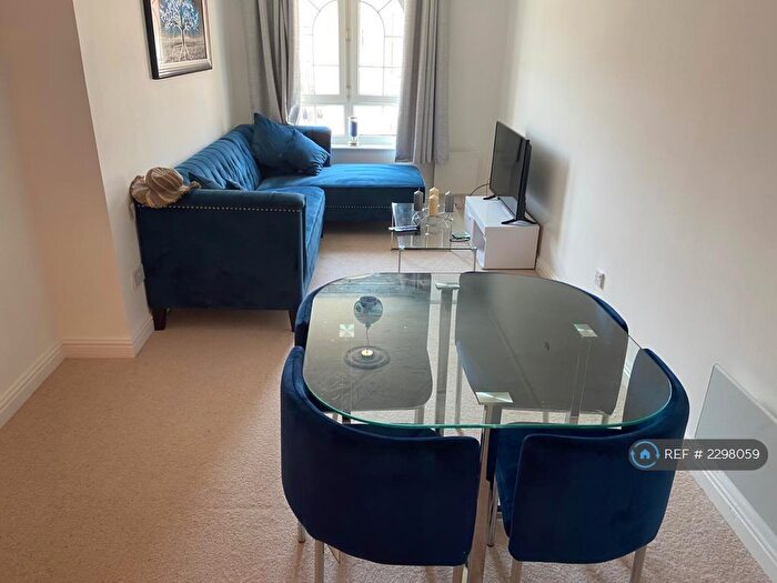 2 Bedroom Flat To Rent In Marina Village, Brighton, BN2