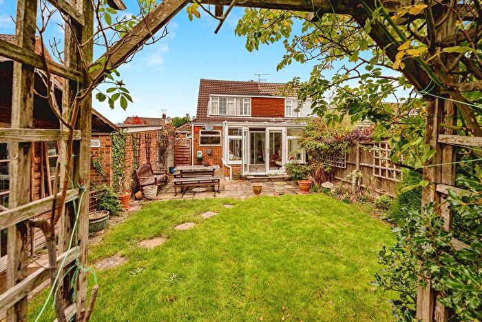 3 Bedroom Semi-Detached House For Sale In Huntercombe Close, Taplow, Maidenhead, SL6