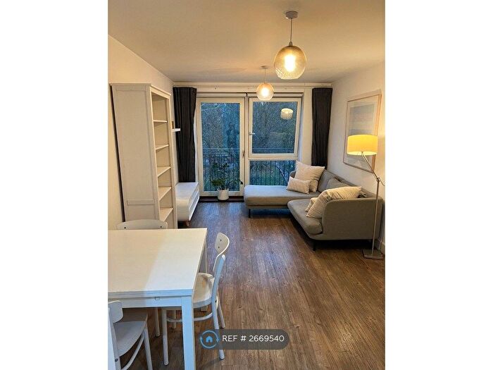 2 Bedroom Flat To Rent In Milles Square, London, SW9
