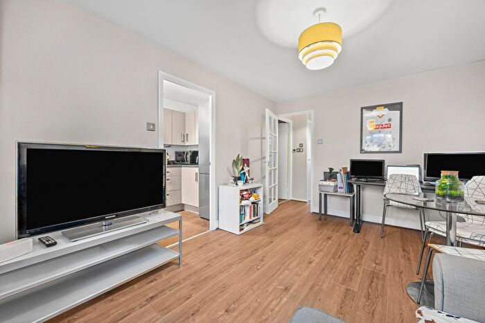 1 Bedroom Flat To Rent In Westferry Road, Cubitt Town, E14