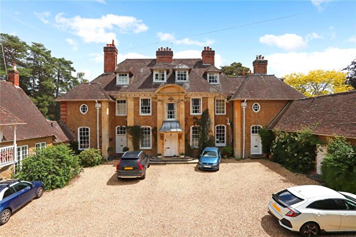 4 Bedroom Semi-Detached House For Sale In The Chase, Churt, Farnham, Surrey, GU10