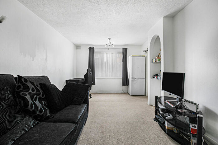 2 Bedroom Apartment For Sale In Hardcastle Close, Croydon, CR0