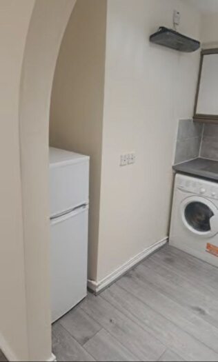 Studio To Rent In Waterside Close, Barking, Essex, IG11