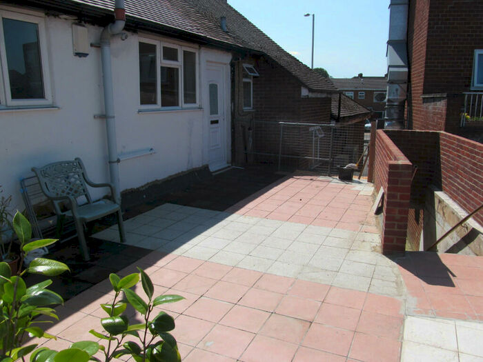 4 Bedroom Flat To Rent In Northumberland Avenue, Reading, Berkshire, RG2