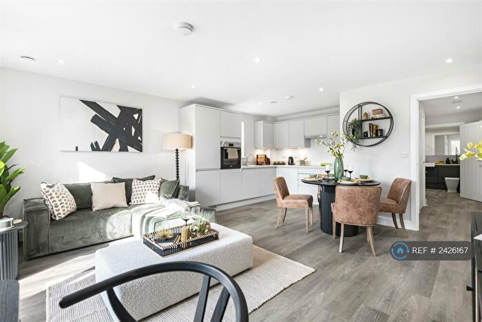 1 Bedroom Flat To Rent In Crown Lane, Reading, RG7