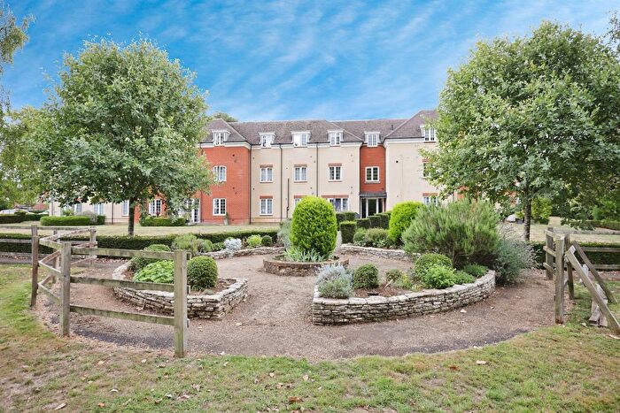 2 Bedroom Flat For Sale In Greenhill, Twyford, Banbury, OX17