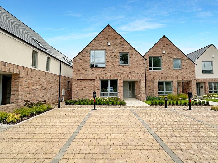 4 Bedroom Semi-Detached House For Sale In Old English Close, Harston, CB22