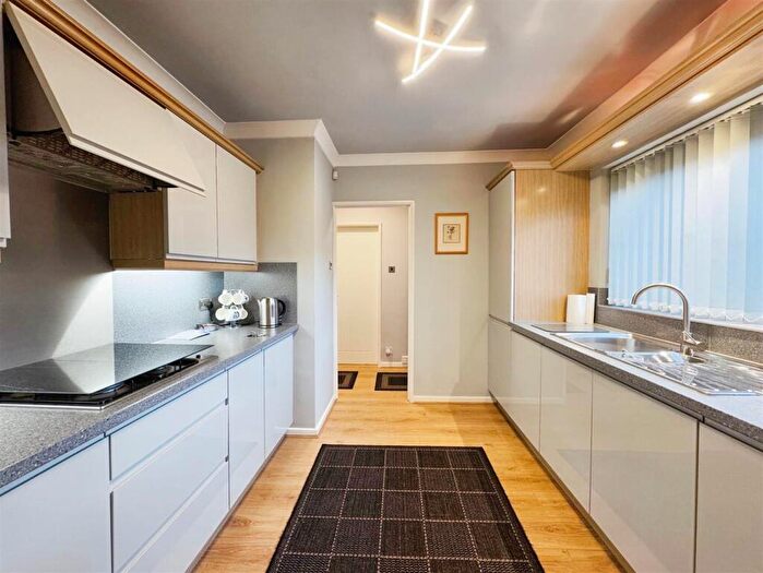 2 Bedroom Semi-Detached Bungalow For Sale In Strathaven Road, Carlton-In-Lindrick, Worksop, S81