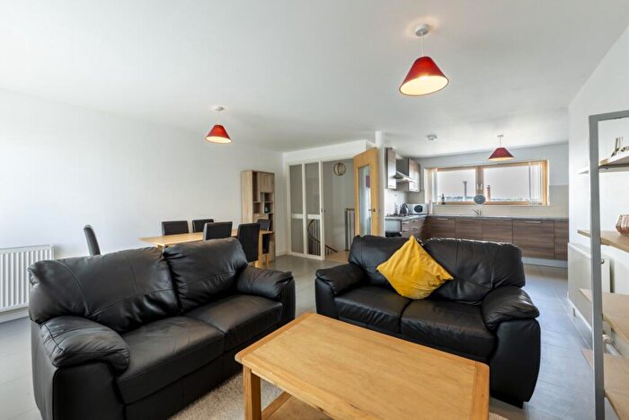 3 Bedroom Flat To Rent In Charlotte Street, Aberdeen, AB25