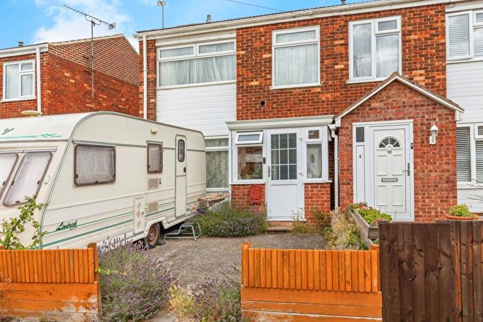 3 Bedroom Semi-Detached House For Sale In Pannell Road, Isle Of Grain, Rochester, ME3