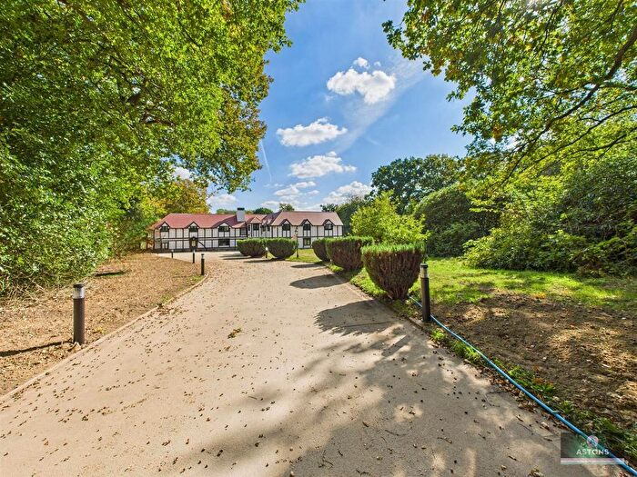 2 Bedroom Flat To Rent In Old Hollow, Worth, Crawley, RH10