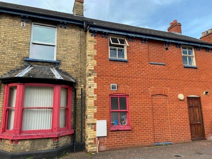 3 Bedroom Maisonette To Rent In Park Road West, Bedford, MK41