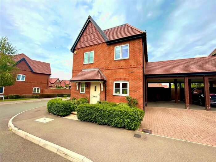 3 Bedroom Detached House To Rent In Bingham Drive, Wokingham, Berkshire, RG40