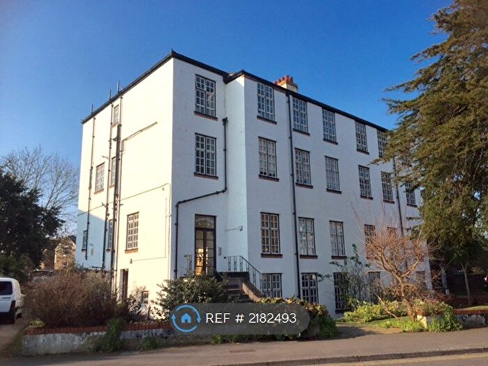 2 Bedroom Flat To Rent In Berrylands Road, Surbiton, KT5