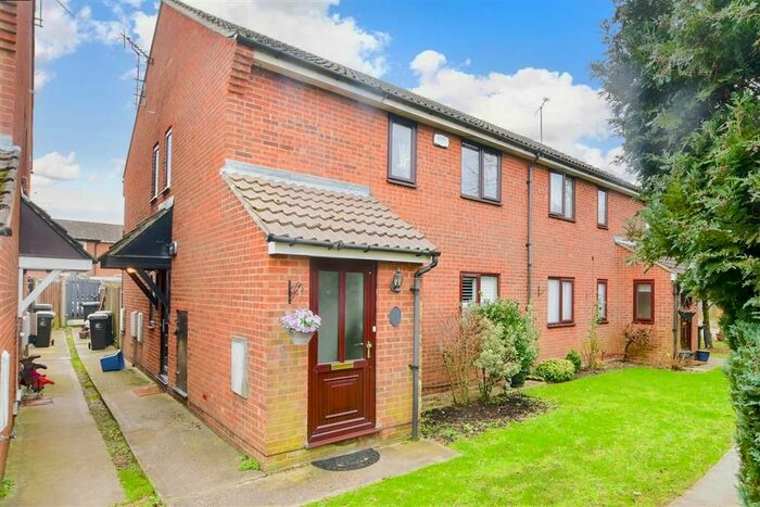 2 Bedroom Maisonette For Sale In Weald Hall Lane, Thornwood, Epping, Essex, CM16