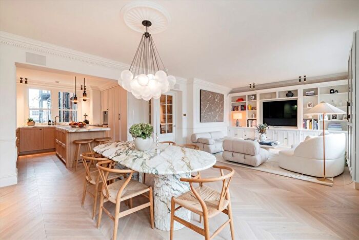 4 Bedroom Flat For Sale In Drayton Gardens, Chelsea, SW10