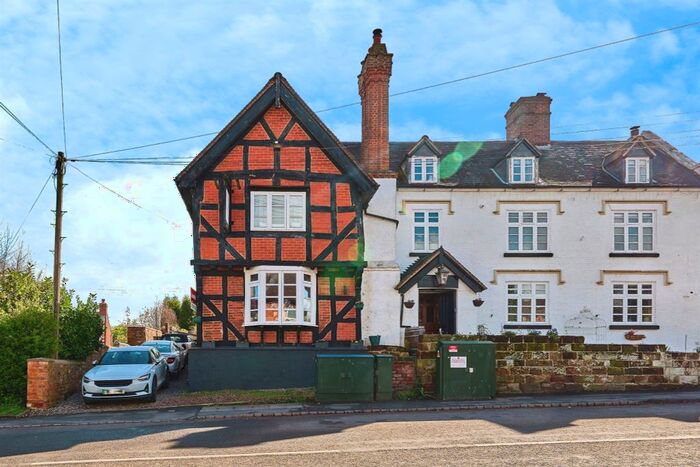 3 Bedroom End Of Terrace House For Sale In Old Worcester Road, Hartlebury, Kidderminster, DY11