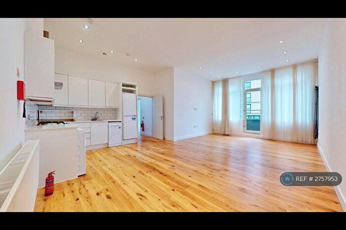 4 Bedroom Penthouse To Rent In Ballards Lane, London, N12
