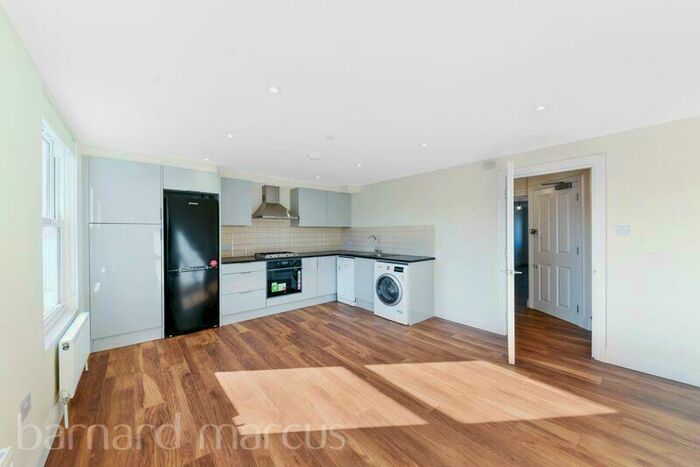 2 Bedroom Apartment To Rent In Holly Park Road, London, N11