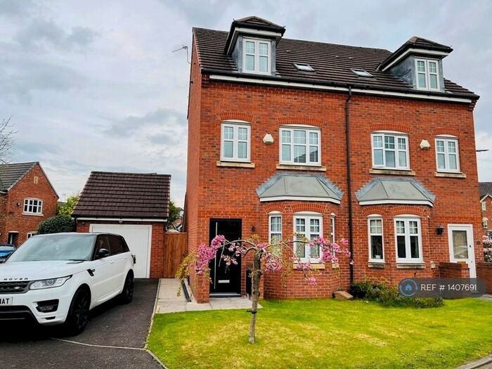 3 Bedroom Semi-Detached House To Rent In Riding Close, Sale, M33