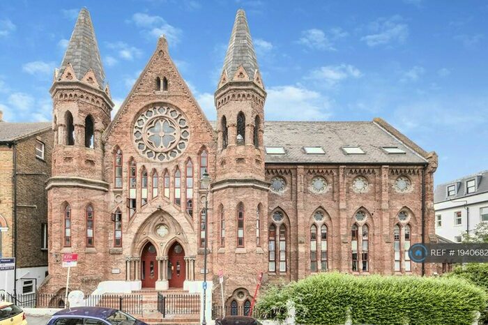 2 Bedroom Flat To Rent In New Church Court, London, SE19