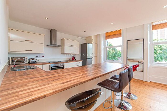 8 Bedroom Flat To Rent In Simpson Terrace, Shieldfield, Newcastle Upon Tyne, NE2