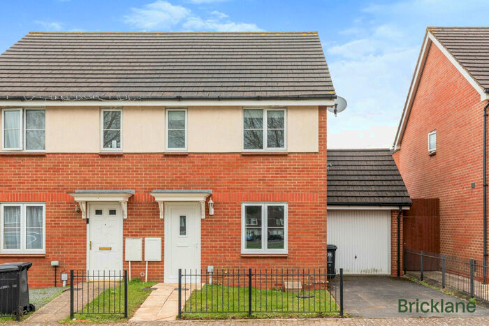3 Bedroom House To Rent In Azelin Avenue, BS13