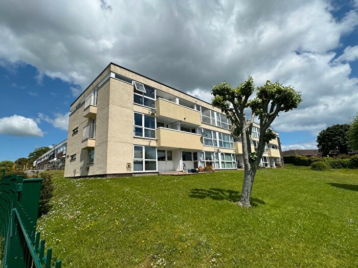 2 Bedroom Flat To Rent In Barton Road, Torquay, TQ1