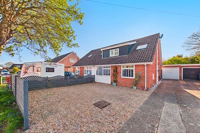 4 Bedroom Semi Detached House For Sale In Oaklands Way, Fareham, PO14
